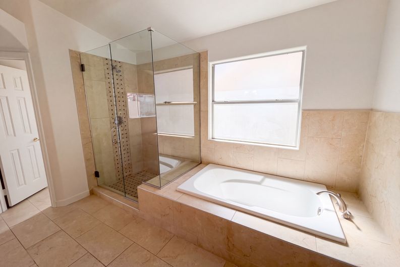 Photo 30 of 41 of 1917 Altivo Dr, Henderson, NV