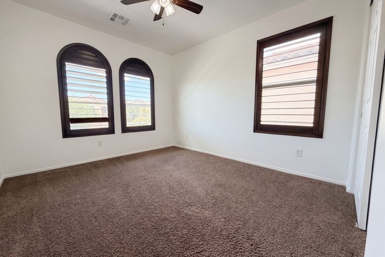 Photo 4 of 25 of 7478 Benlomond Ave, Las Vegas, NV