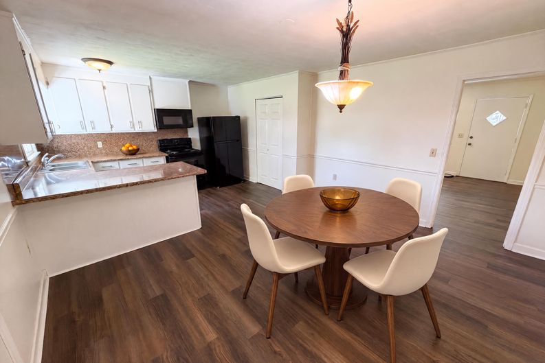 Photo 6 of 23 of 5100 Robinwood Dr, Charlotte, NC