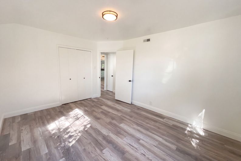 Photo 12 of 27 of 6150 Parkoaks Dr, Citrus Heights, CA