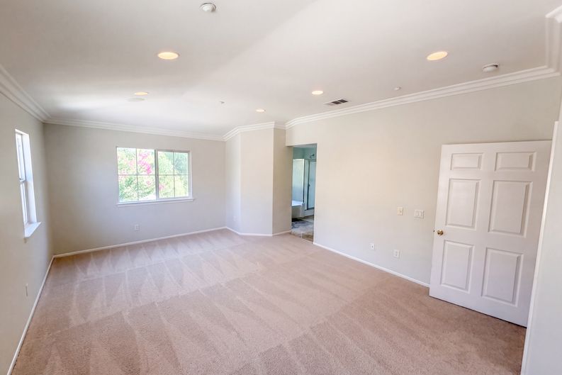 Photo 9 of 30 of 1747 Palermo Dr, Riverside, CA