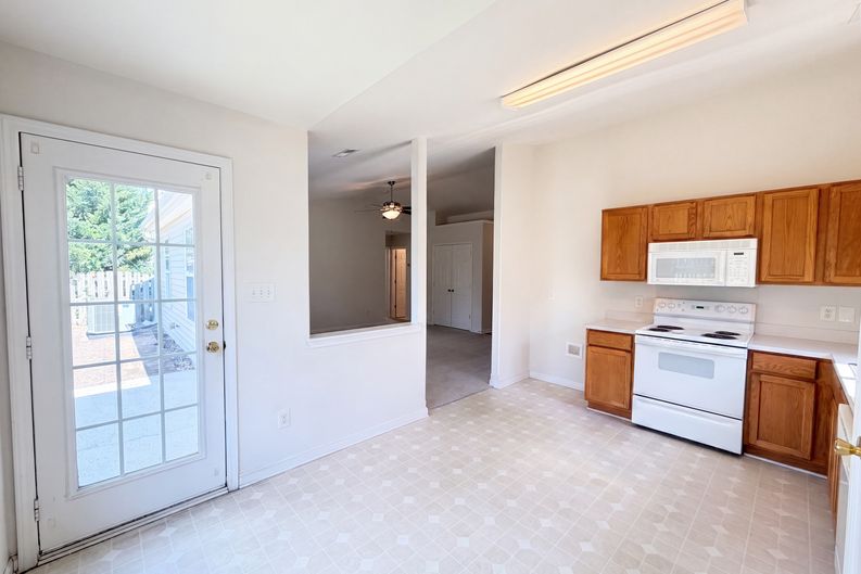 Photo 9 of 19 of 10215 Orchard Grass Ct, Charlotte, NC