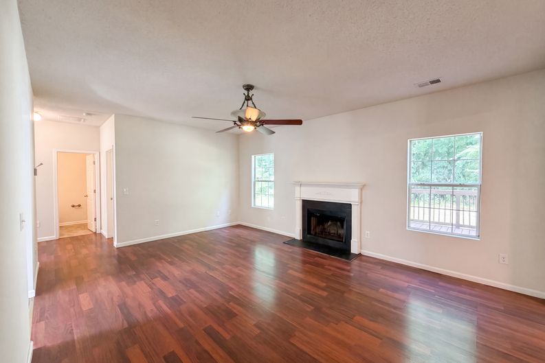 Photo 11 of 29 of 6257 Polar Fox Ct, Riverdale, GA