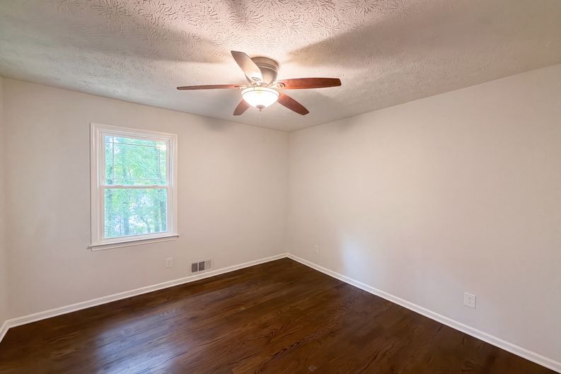Photo 13 of 23 of 1394 Natchez Trce SW, Marietta, GA