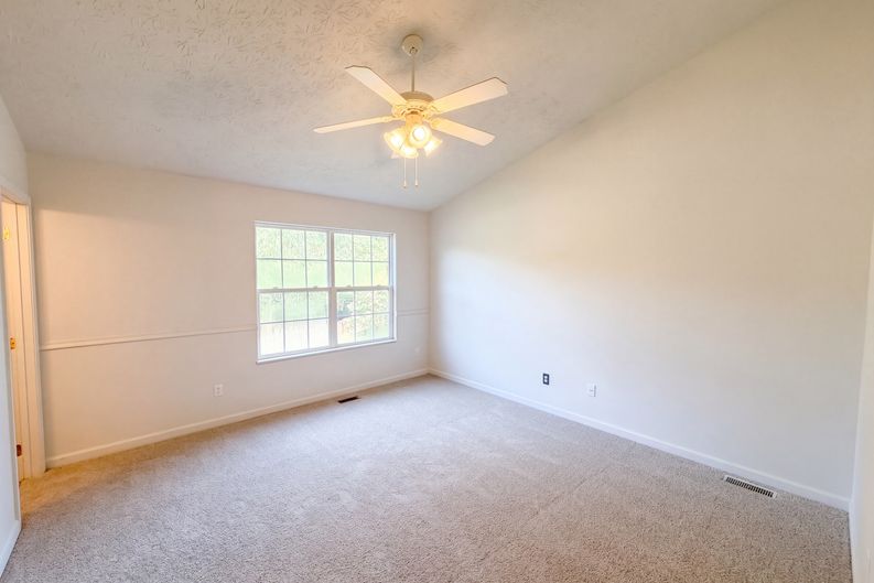 Photo 24 of 30 of 7111 Pinecroft Ln, Knoxville, TN
