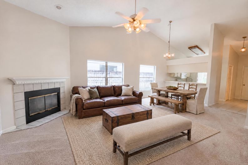 Photo 6 of 18 of 8613 Cottonway Ln, Tampa, FL