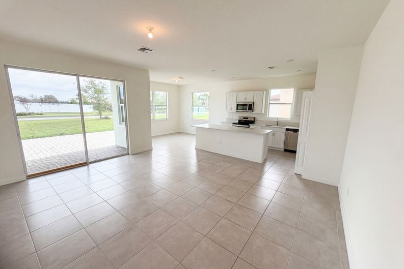 Photo 10 of 42 of 12473 NW Lynch Ln, Port Saint Lucie, FL