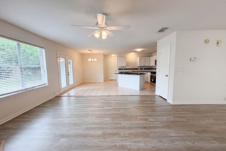 Photo 7 of 23 of 11918 Sonora Springs Dr, Tomball, TX