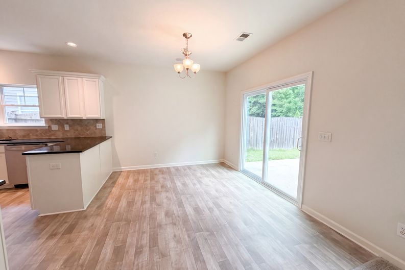 Photo 8 of 28 of 407 Westmoreland Rd, Columbia, SC