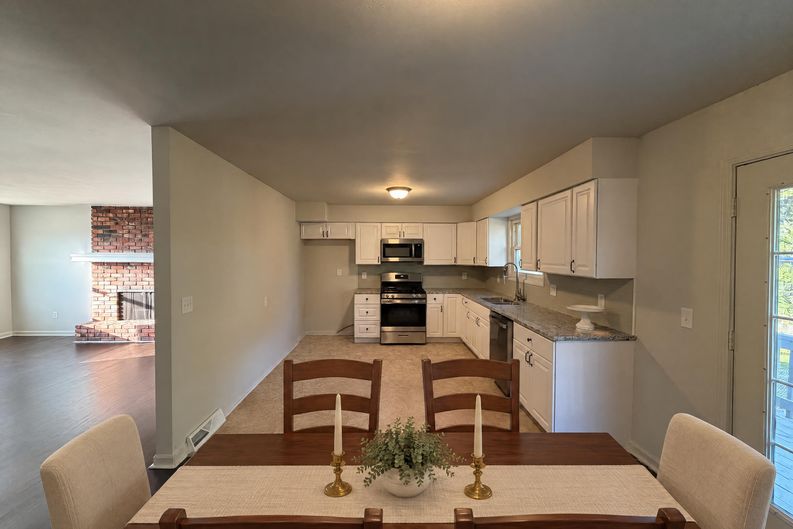 Photo 4 of 17 of 1400 NW 65th Ter, Kansas City, MO