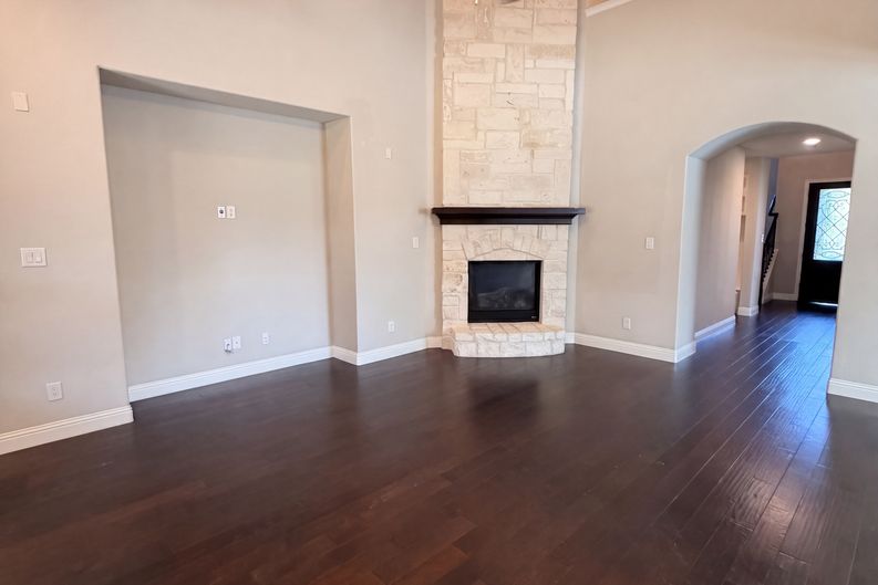 Photo 3 of 31 of 9920 Pikes Peak Pl, Little Elm, TX