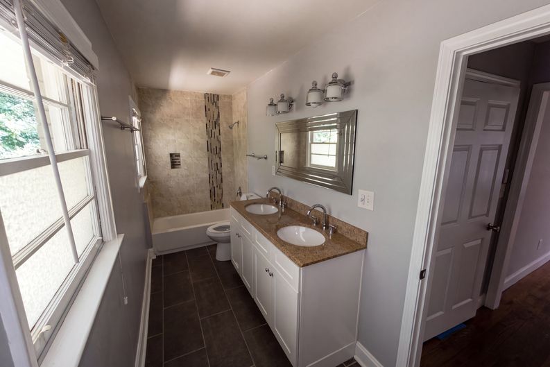 Photo 9 of 26 of 2336 Nesbitt Dr NE, Brookhaven, GA