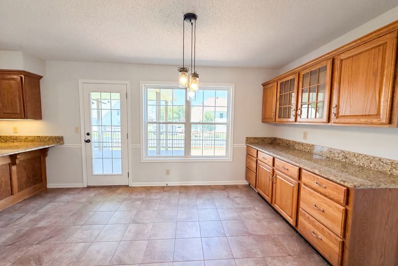 Photo 7 of 24 of 1117 Thornberry Dr, Clarksville, TN