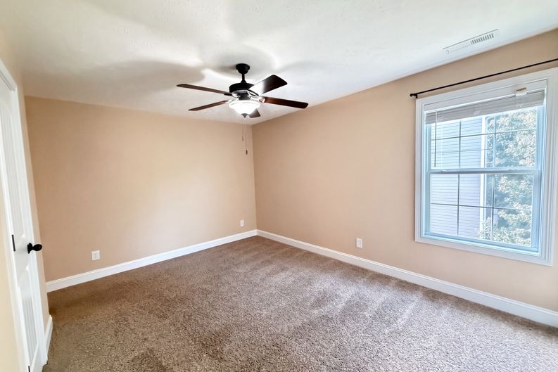 Photo 12 of 28 of 3208 Timberdale Dr, Clarksville, TN