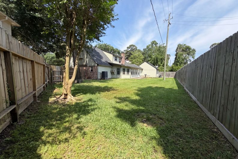 Photo 24 of 26 of 17406 Ridge Top Dr, Houston, TX