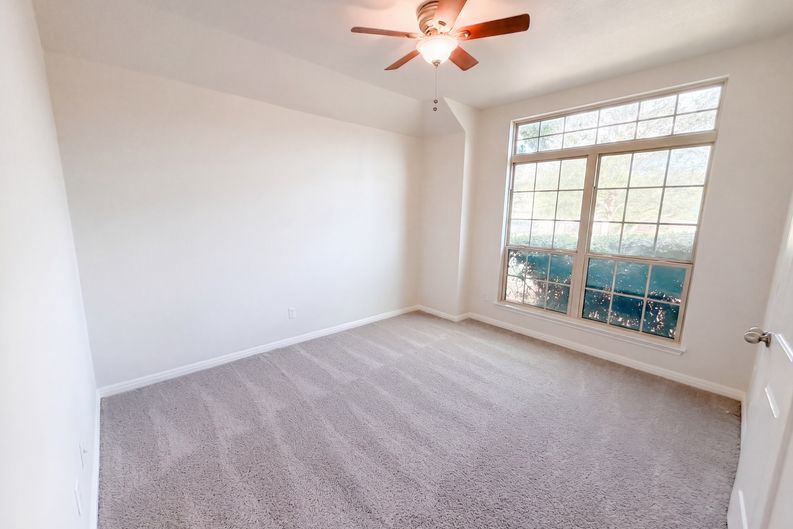 Photo 4 of 20 of 18320 Drecker Springs Ln, Pflugerville, TX