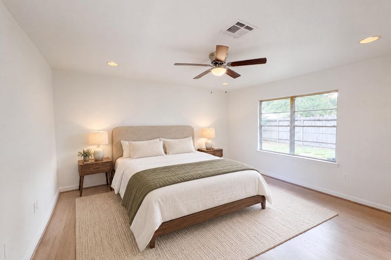 Photo 4 of 29 of 3026 Deal St, Houston, TX