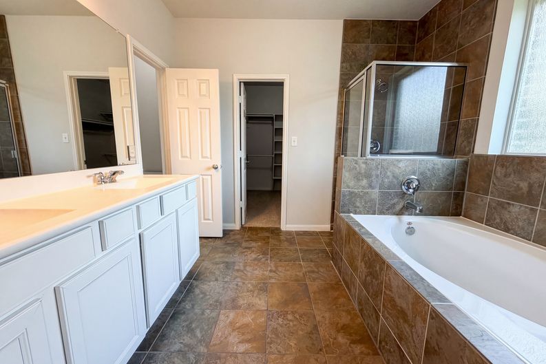 Photo 13 of 24 of 26306 Fox Ridge Ln, Katy, TX