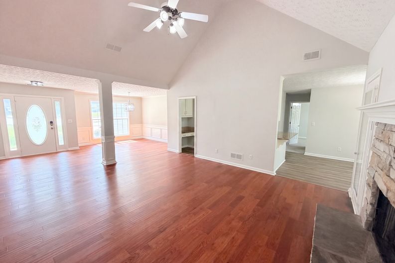 Photo 3 of 35 of 1396 Bramlett Forest Ct, Lawrenceville, GA