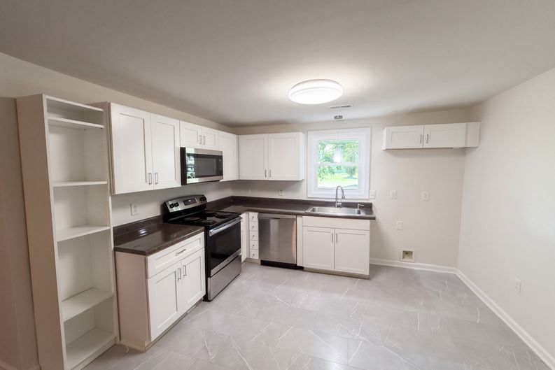 Photo 8 of 26 of 232 N River St, Mount Holly, NC