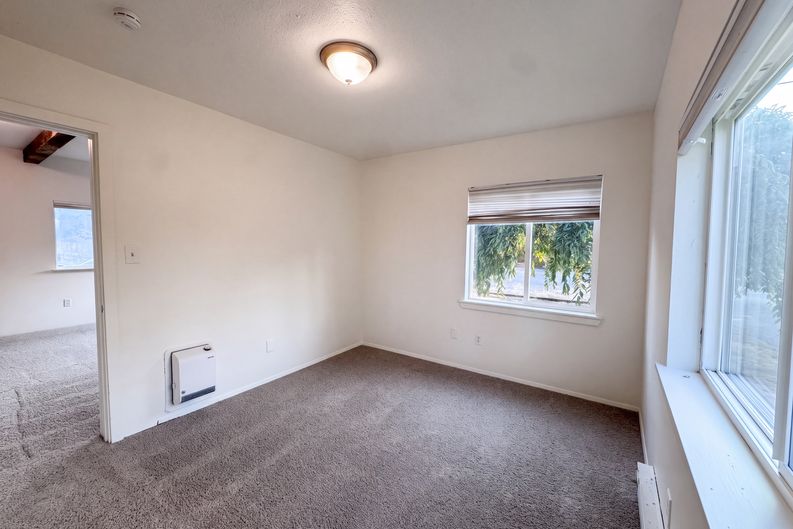 Photo 11 of 17 of 7507 Lower Ridge Rd, Everett, WA
