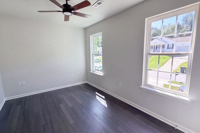 Photo 13 of 23 of 6226 Dumont Ln, Charlotte, NC