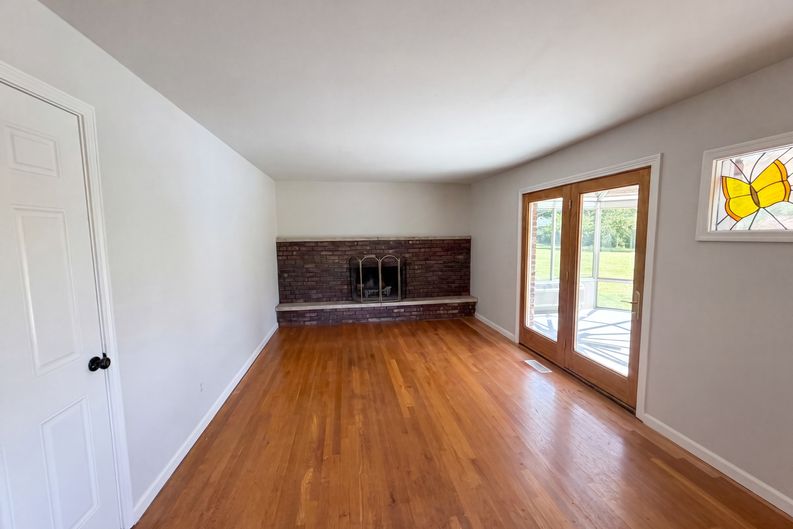 Photo 10 of 19 of 2883 S Wollenweber Rd, New Palestine, IN