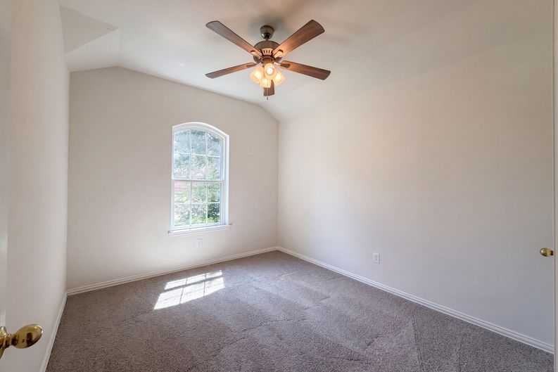 Photo 11 of 15 of 6312 Candletree Ln, McKinney, TX