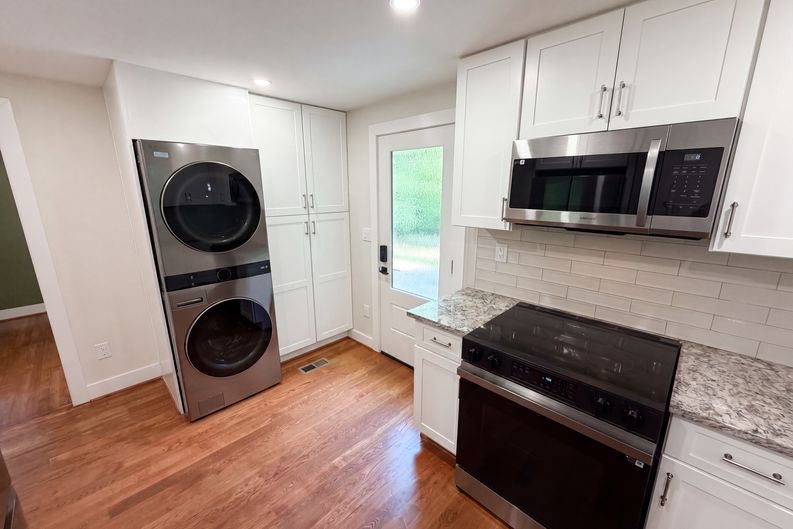 Photo 9 of 23 of 2320 Capehart Cir NE, Atlanta, GA