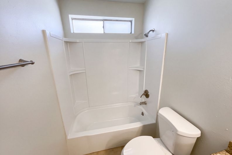 Photo 11 of 32 of 4038 W Mercer Ln, Phoenix, AZ