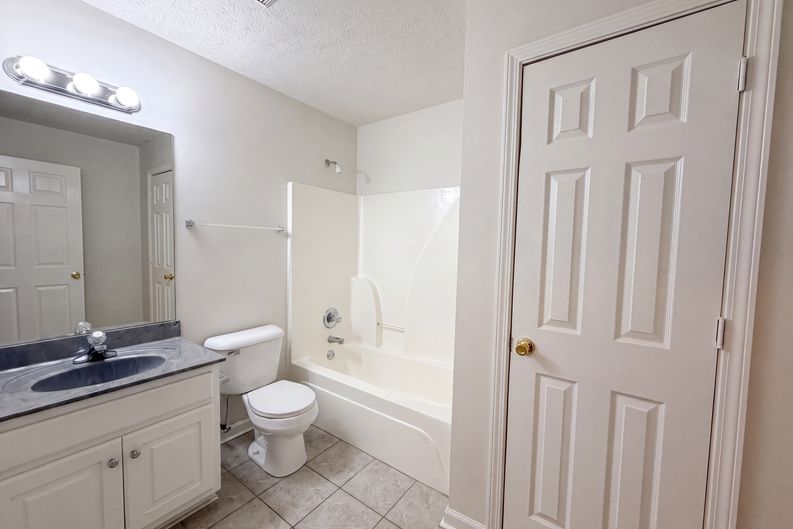 Photo 18 of 27 of 807 W Thompson Ln, Murfreesboro, TN