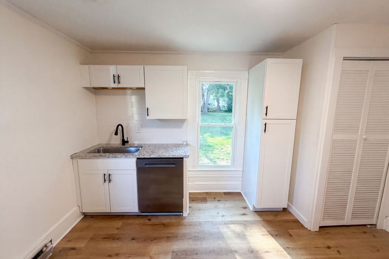 Photo 11 of 17 of 603 Cranbrook St, Greensboro, NC