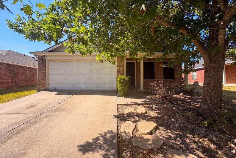 Photo 31 of 35 of 1207 Toledo Bend Dr, Princeton, TX