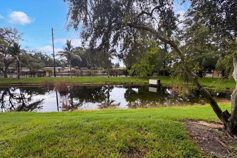 Photo 32 of 35 of 112 Coquina Bay Dr, Saint Petersburg, FL