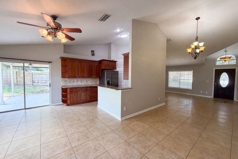 Photo 8 of 29 of 17802 Jefferson St, Oakland, FL
