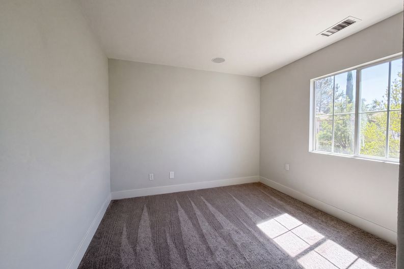 Photo 15 of 25 of 27920 Periwinkle Ln, Valencia, CA