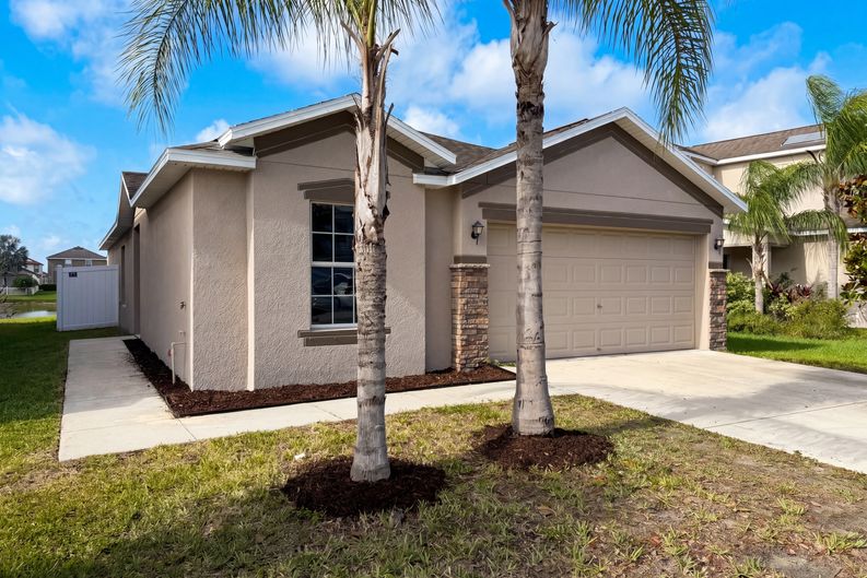Photo 9 of 28 of 1969 Hawks View Dr, Ruskin, FL