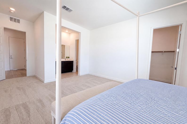 Photo 18 of 32 of 8289 Warbonnet Way, Las Vegas, NV