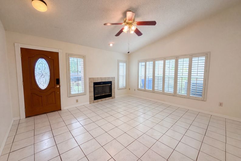 Photo 3 of 17 of 11648 Hidden Hollow Cir, Tampa, FL