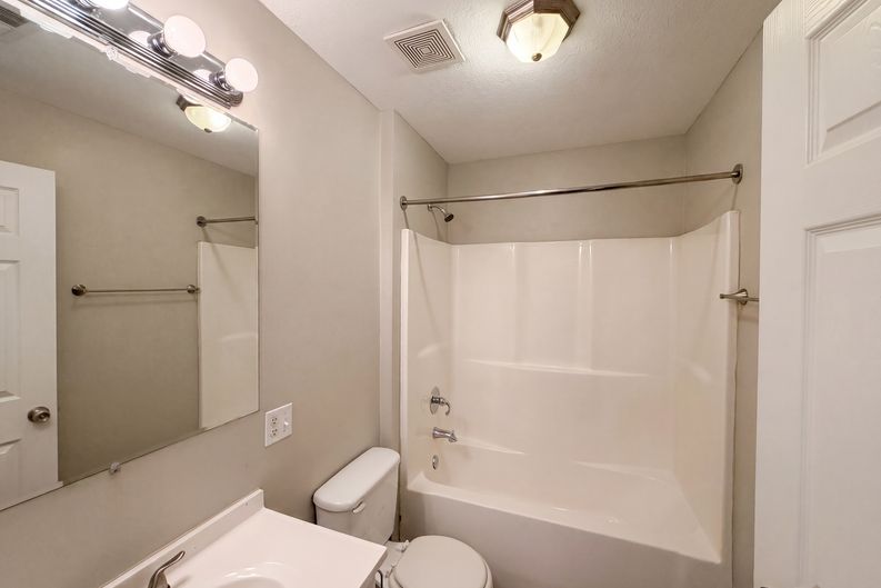 Photo 9 of 17 of 905 S Butler Ter, Harrisonville, MO