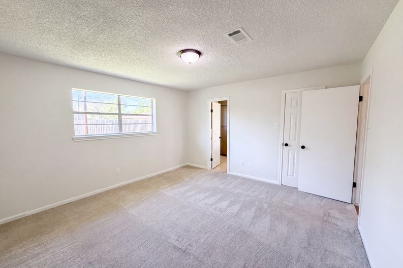 Photo 15 of 18 of 12614 A Bar Dr, Santa Fe, TX