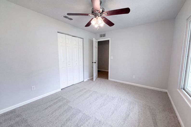 Photo 9 of 18 of 7428 Sweet Rose Ln, Jacksonville, FL