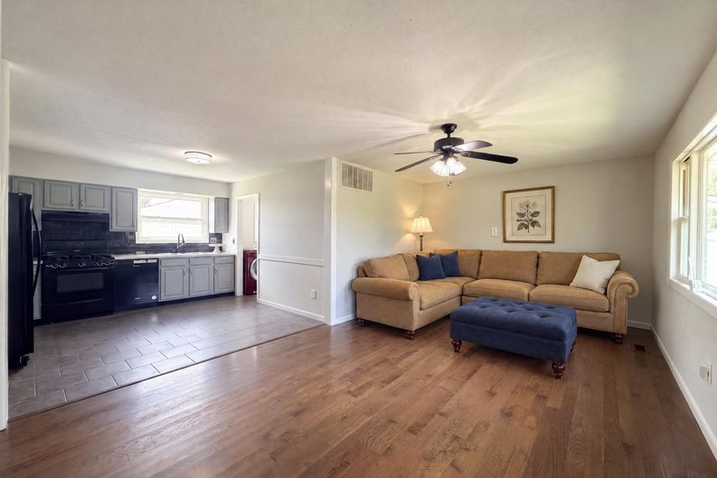 Photo 3 of 28 of 10820 Jackson St, Van Buren Township, MI