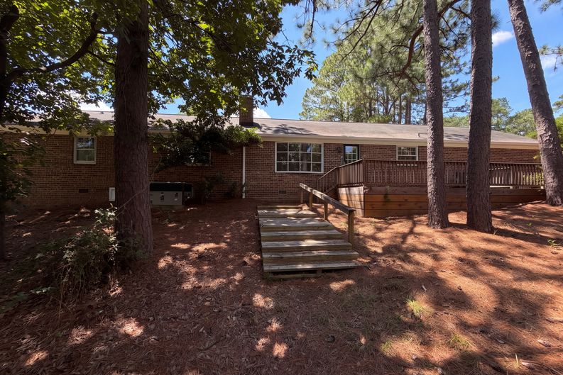 Photo 5 of 20 of 2101 Fordham Dr, Fayetteville, NC