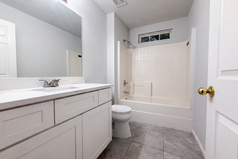 Photo 13 of 17 of 804 Thomas Bay Ct, Antioch, TN