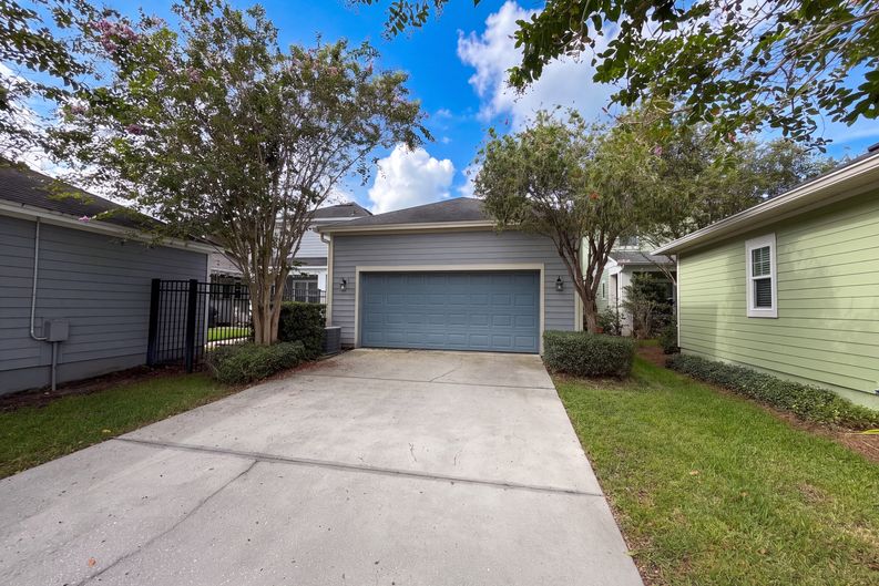 Photo 5 of 32 of 7797 Laureate Blvd, Orlando, FL