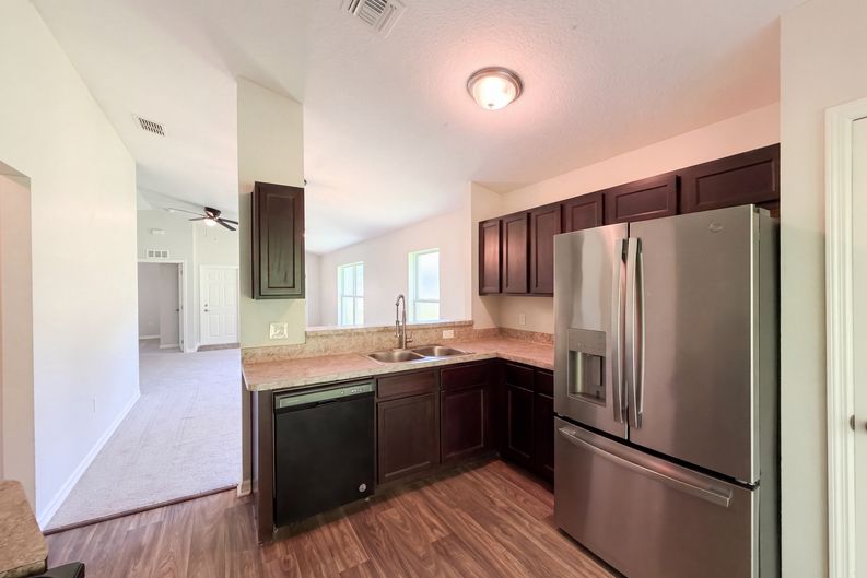 Photo 3 of 20 of 705 5th St, Wildwood, FL