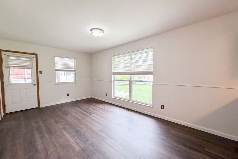 Photo 6 of 21 of 3679 Vago Ln, Florissant, MO