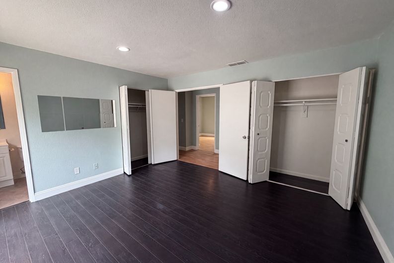 Photo 5 of 25 of 7804 McClintock Way, Sacramento, CA