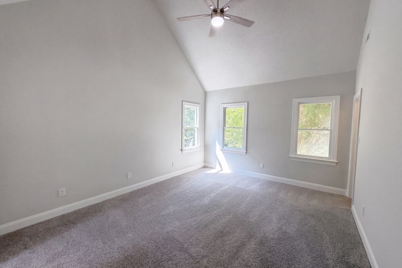 Photo 4 of 18 of 624 Van Thomas Dr, Raleigh, NC
